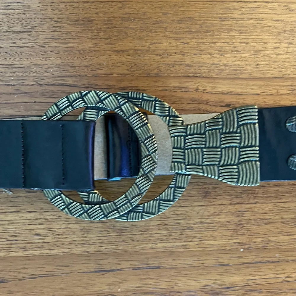 Women’s Chico’s Black Belt with round Patterned Buckle